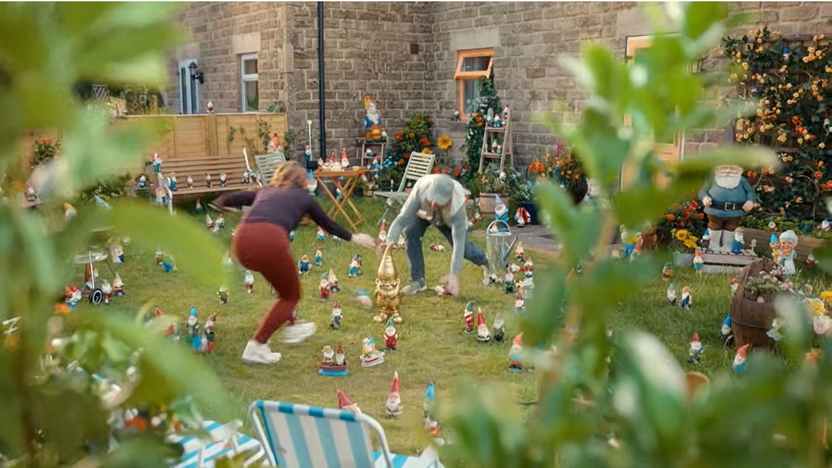 where is the neighbourhood filmed, graham norton, filming location of the neighbourhood, where was the neighbourhood filmed, 